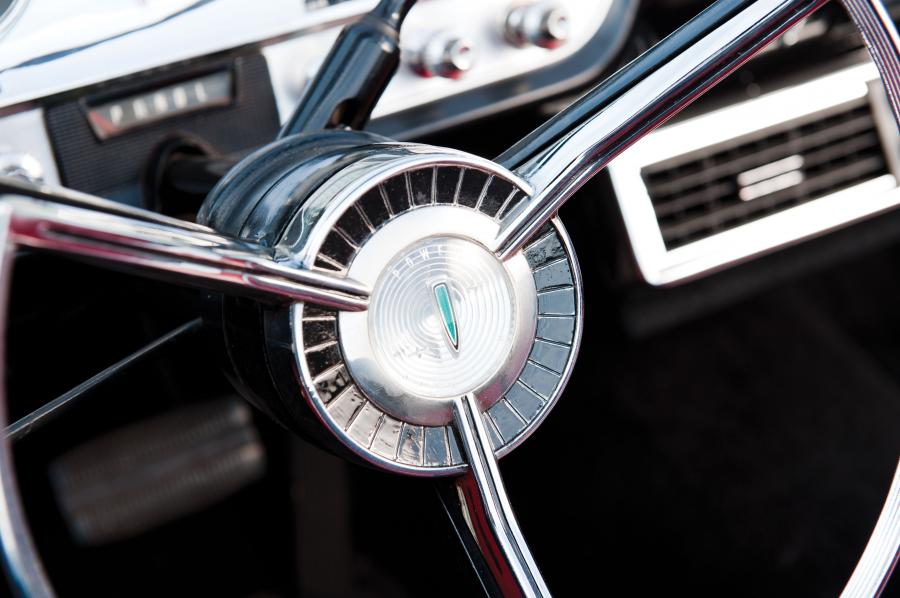 Детали интерьера Edsel Corsair Convertible 1959 года  (фото 6 из 82)